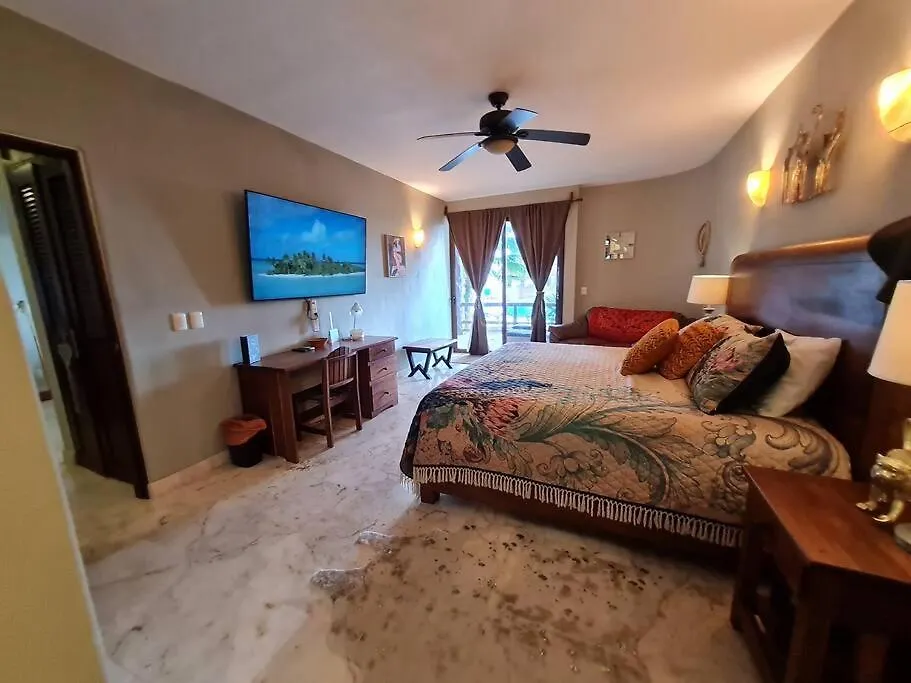 Villa 301, Ground Floor, Oceanfront! Mahahual Apartment